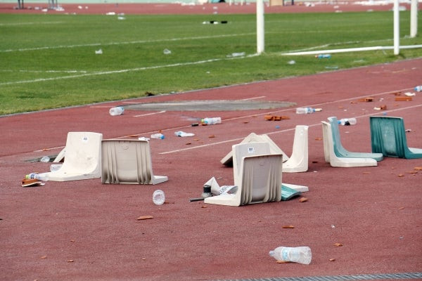 Πανθεσσαλικό: «Καμμένη γη» άφησαν πίσω τους οι χούλιγκαν – Έγιναν 4 συλλήψεις και αναζητούνται άλλοι 5 (εικόνες)